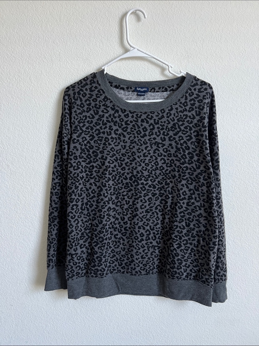 Splendid women’s black gray/ Charcoal Leopard Crewneck Sweater